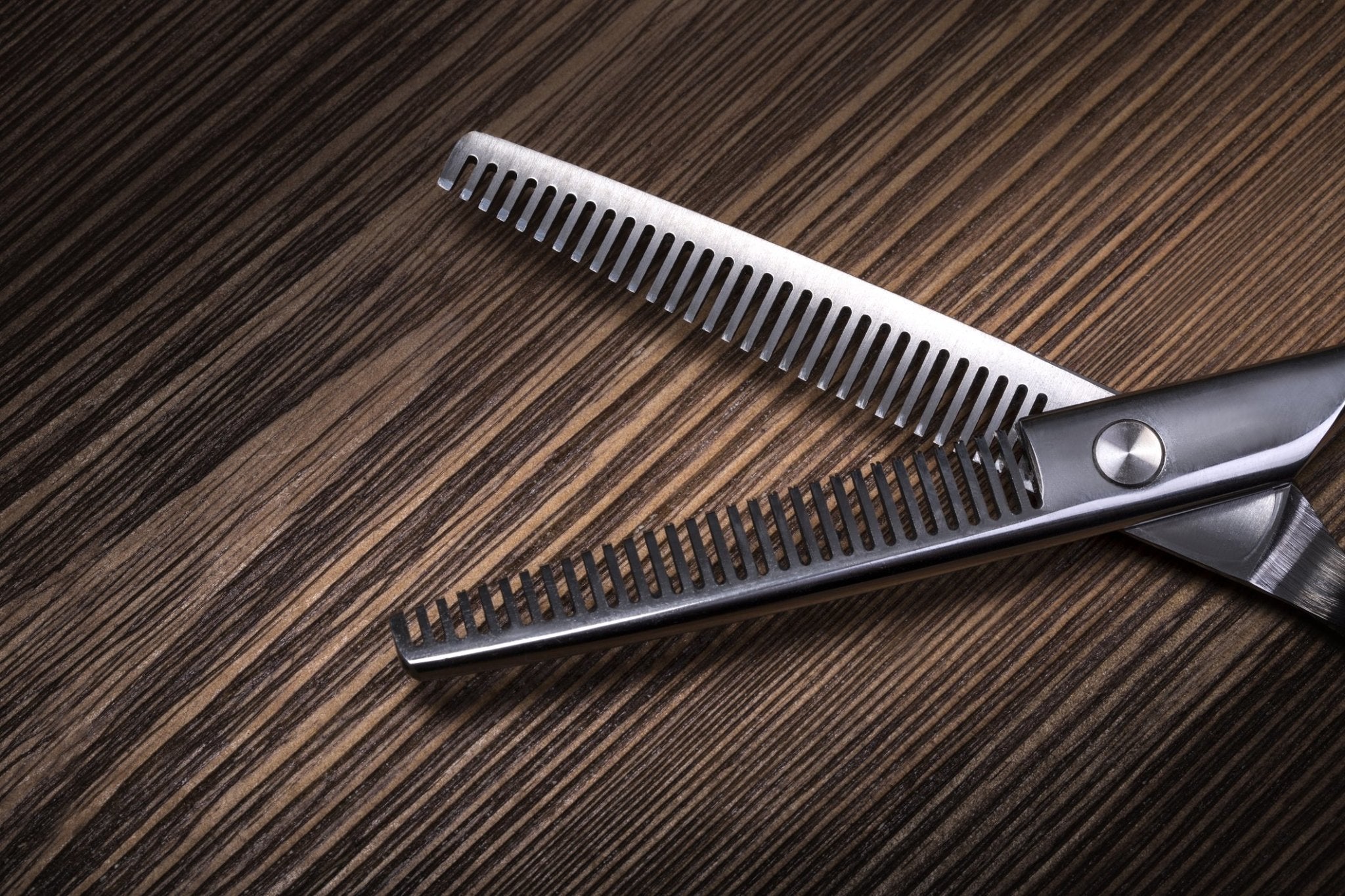 How To Use Texturizing Scissors 5 Minute Guide To Texturizing Hair how-to-use-texturizing-scissors-5-minute-guide-to-texturizing-hair