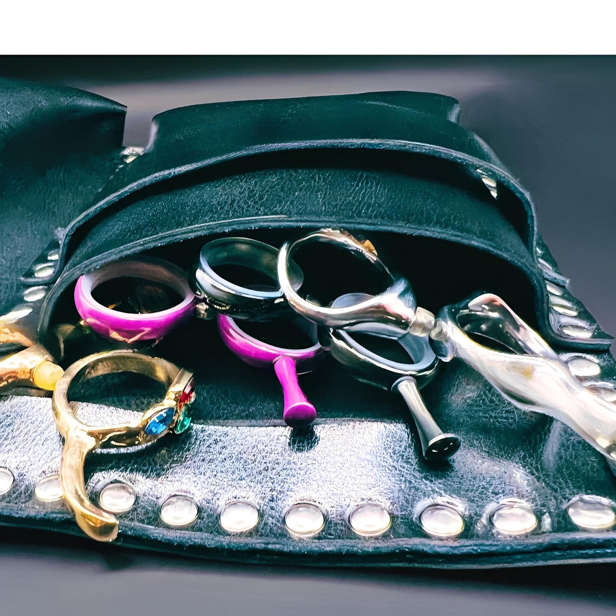 Juntetsu Kuro Flat Holster - 4 Professional Scissors (SKU: JUN-KURO-4PC)